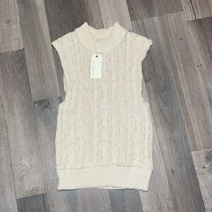 Sleeveless Cable Knit Cream Top